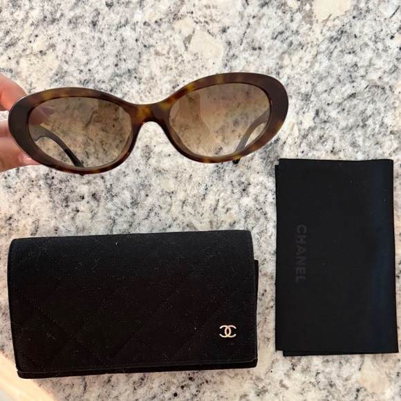 CHANEL Brown Tortoise Sunglasses main image 5